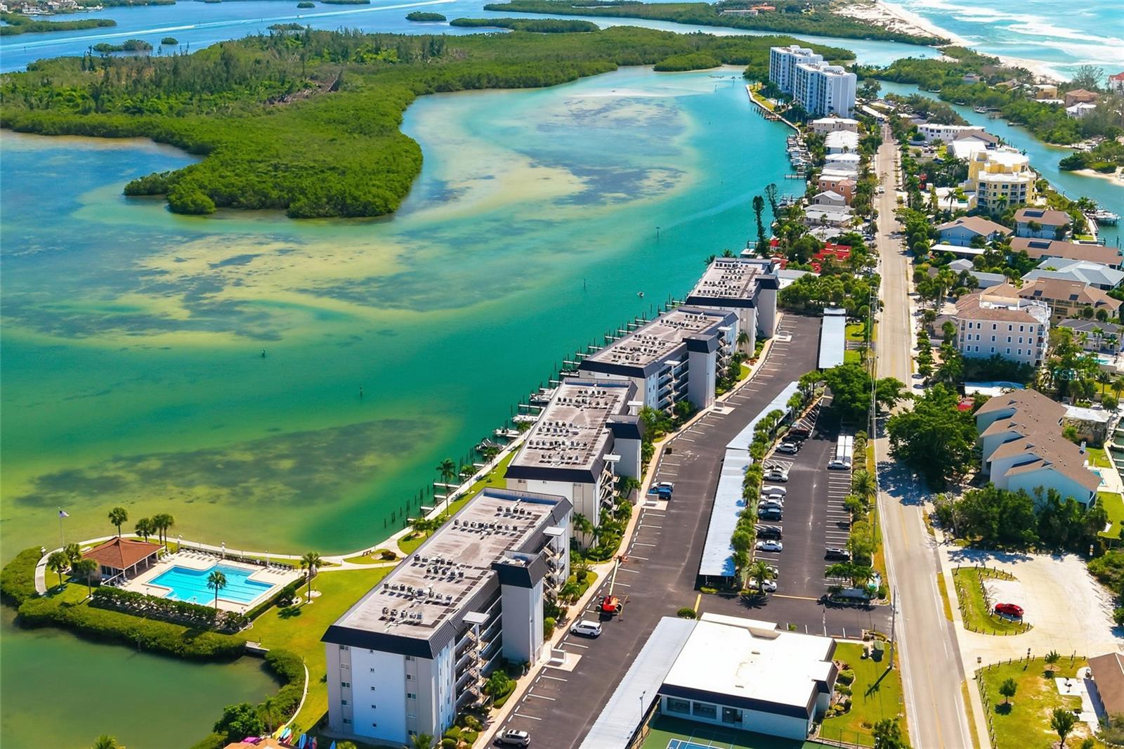 Image 3 of 82 For 8977 Midnight Pass Road 223