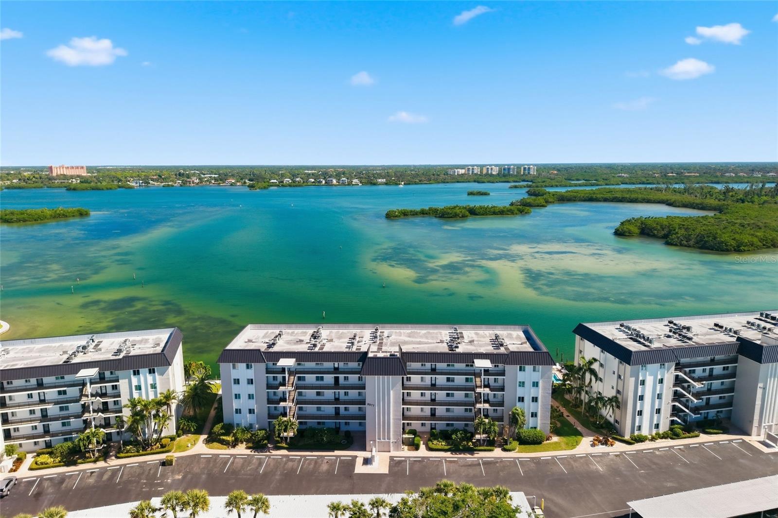 Image 32 of 82 For 8977 Midnight Pass Road 223