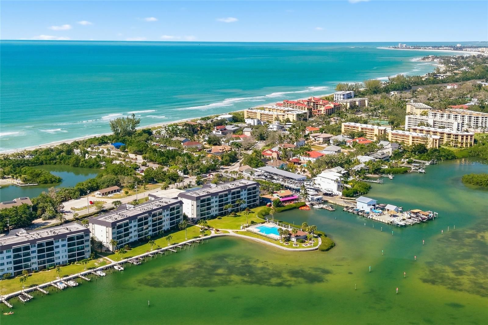 Image 33 of 82 For 8977 Midnight Pass Road 223