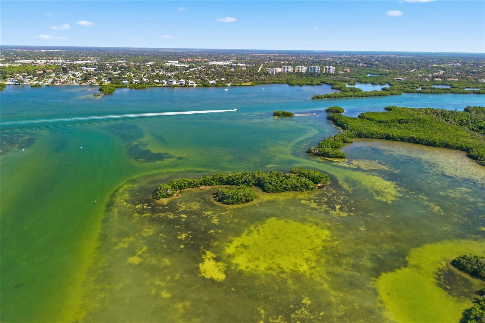 Image 36 of 82 For 8977 Midnight Pass Road 223