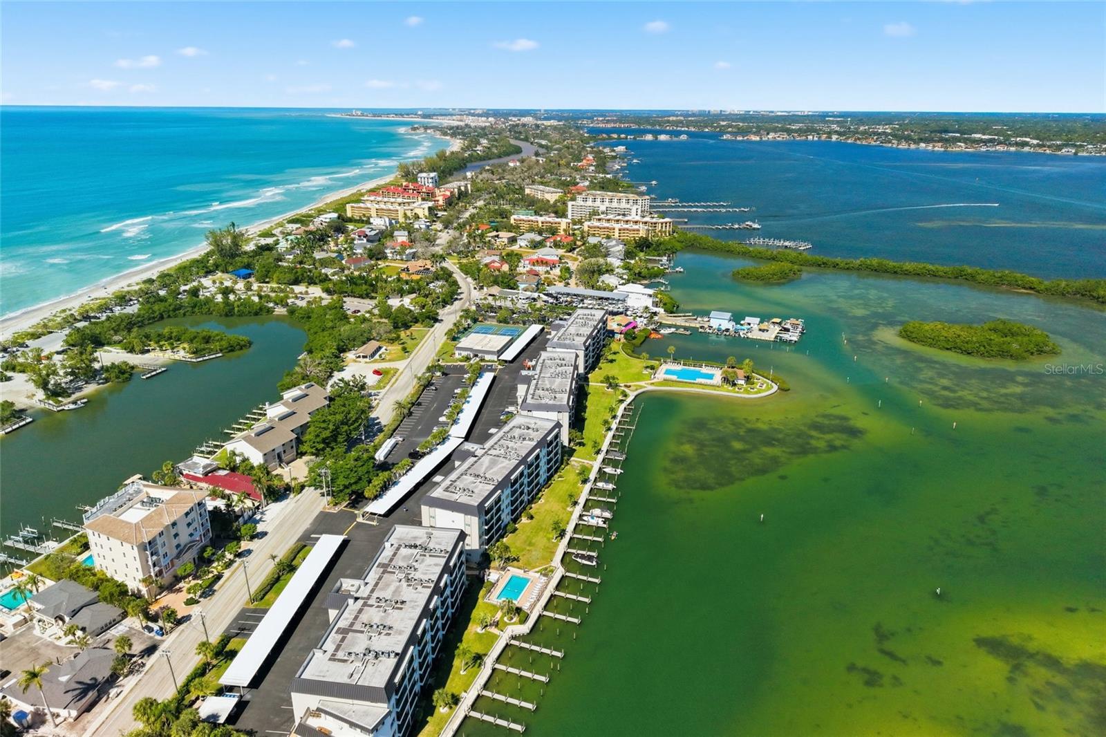 Image 37 of 82 For 8977 Midnight Pass Road 223