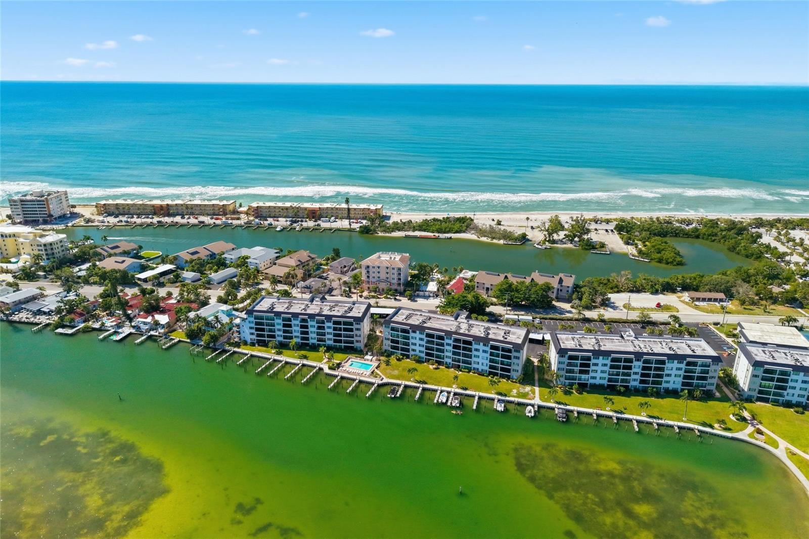 Image 39 of 82 For 8977 Midnight Pass Road 223