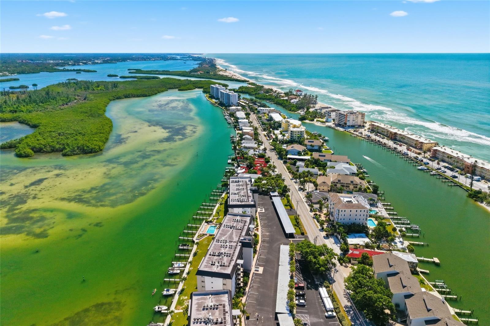 Image 41 of 82 For 8977 Midnight Pass Road 223