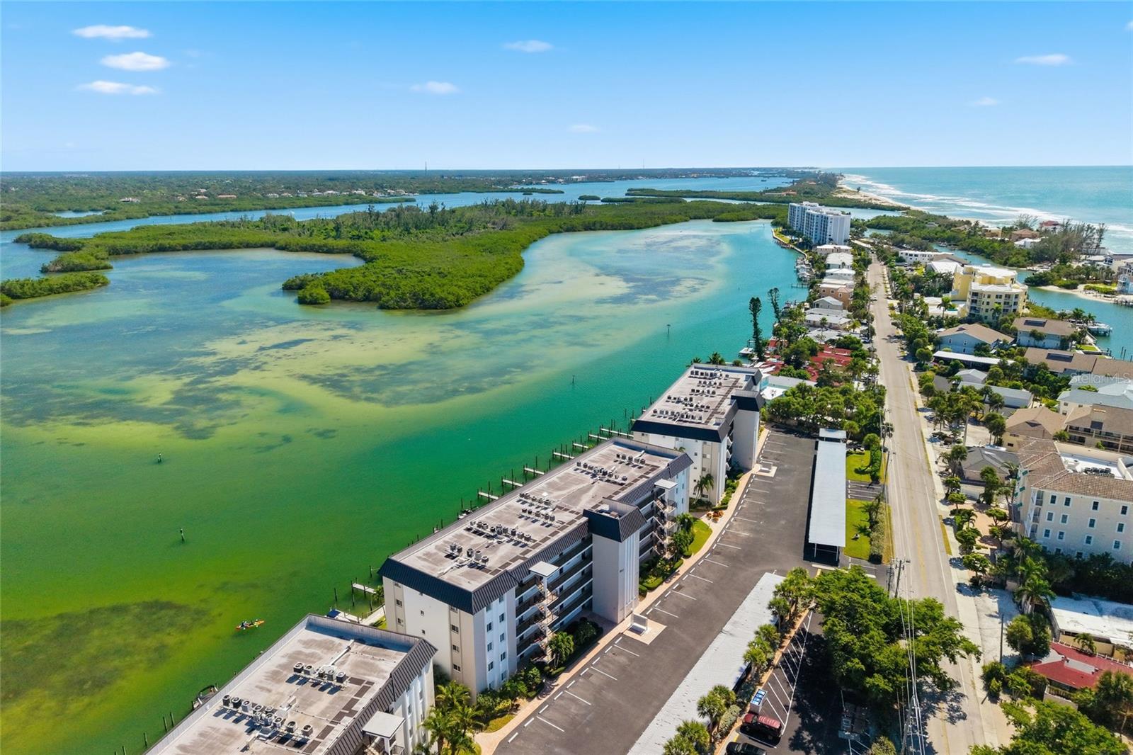 Image 42 of 82 For 8977 Midnight Pass Road 223