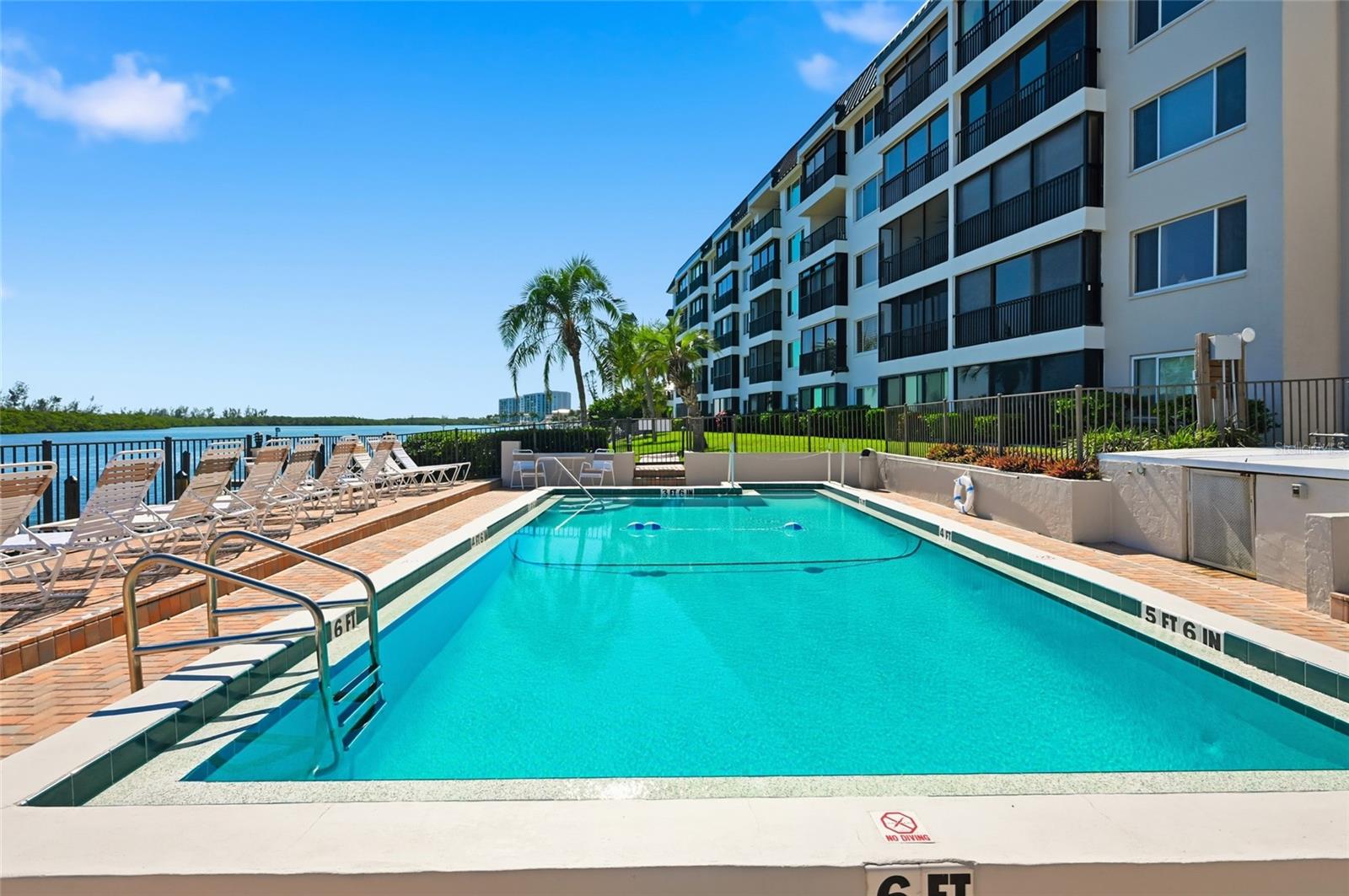 Image 45 of 82 For 8977 Midnight Pass Road 223