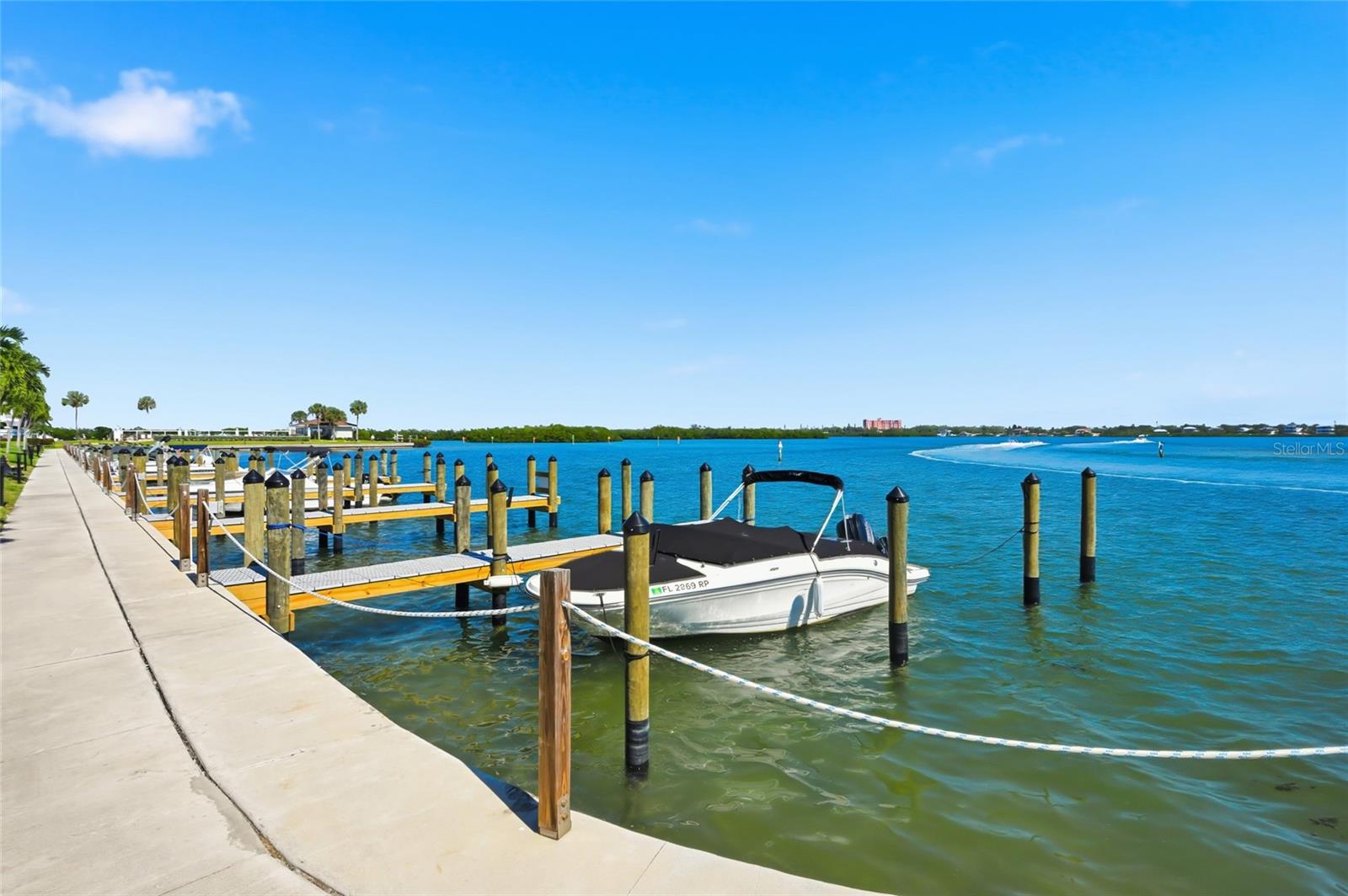 Image 46 of 82 For 8977 Midnight Pass Road 223