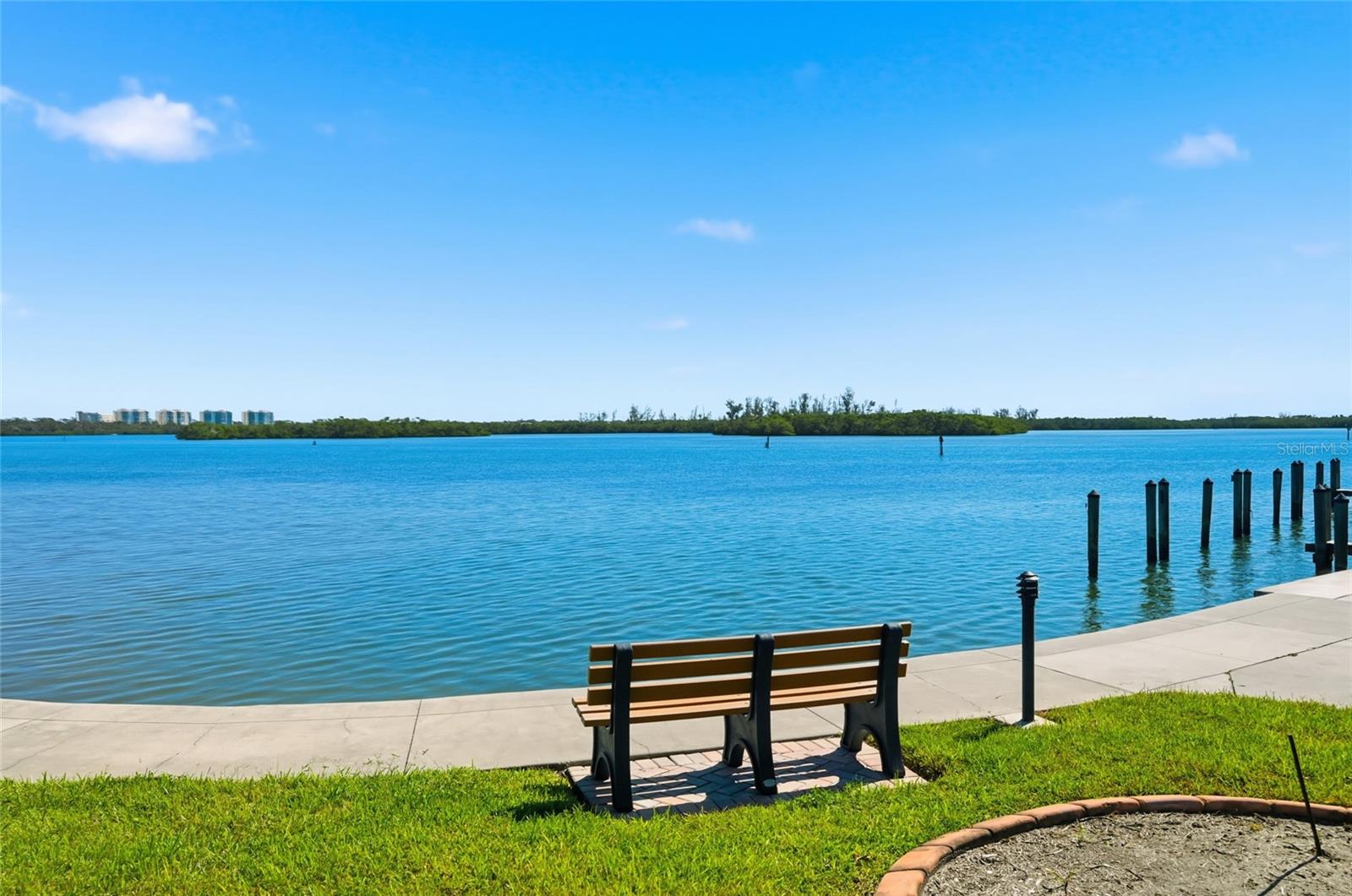 Image 48 of 82 For 8977 Midnight Pass Road 223