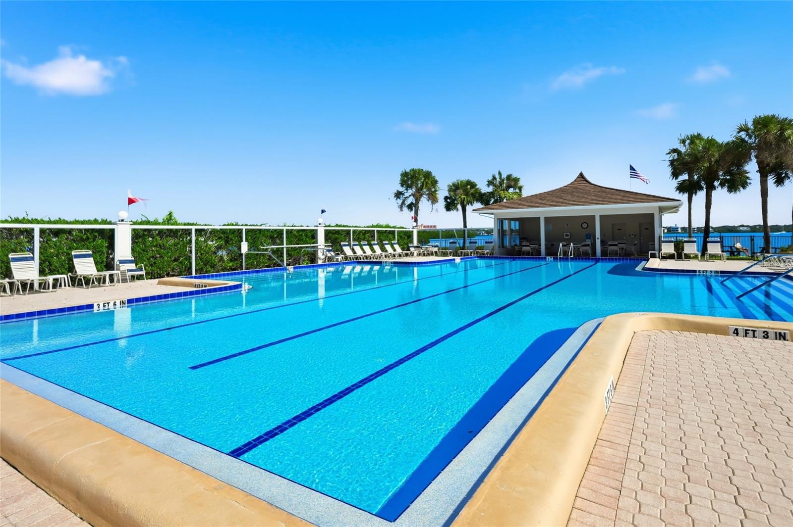 Image 49 of 82 For 8977 Midnight Pass Road 223