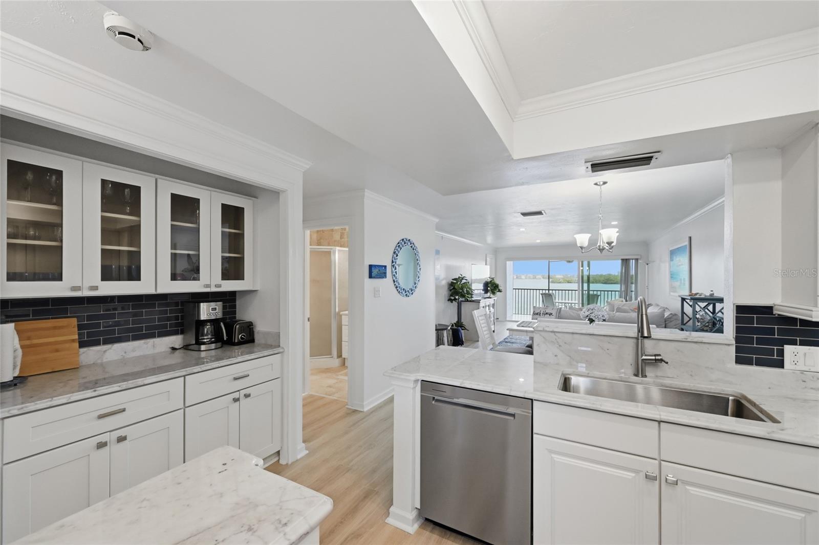 Image 5 of 82 For 8977 Midnight Pass Road 223