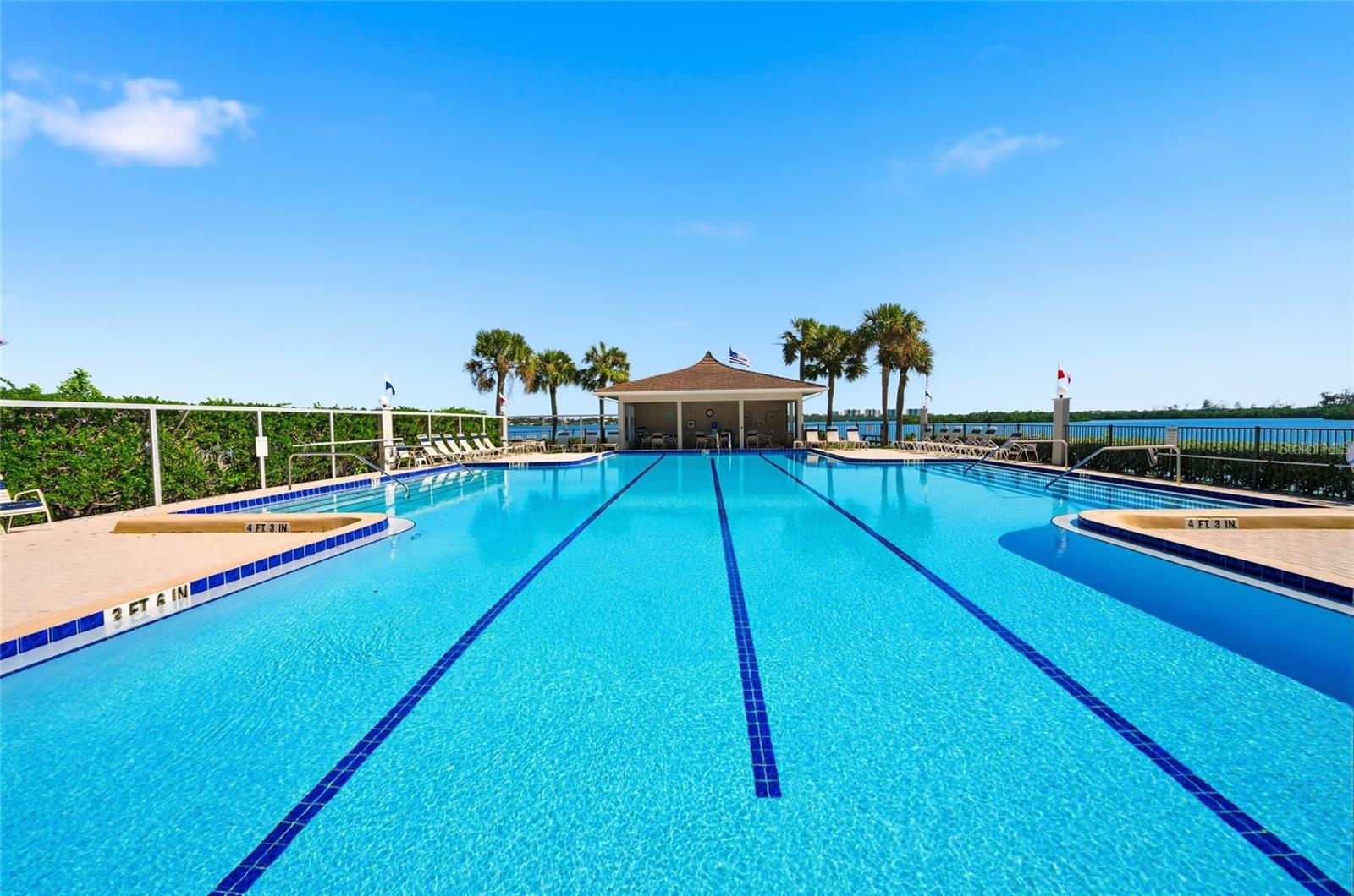 Image 50 of 82 For 8977 Midnight Pass Road 223