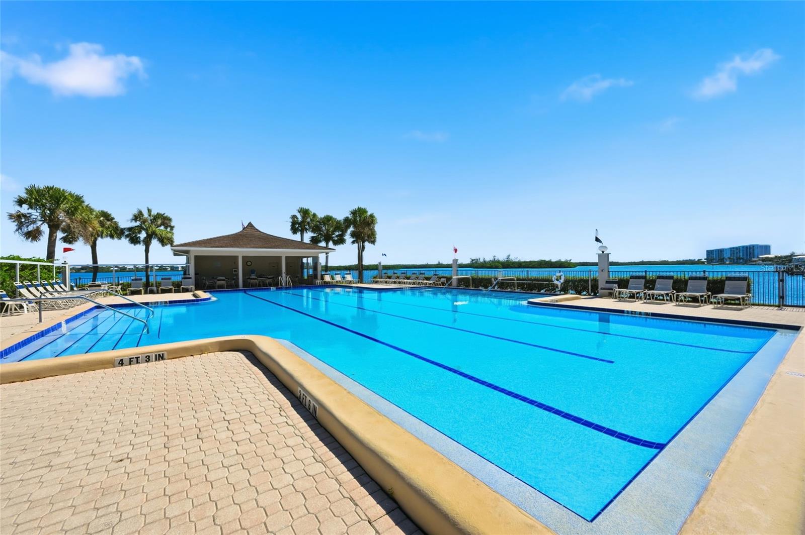 Image 51 of 82 For 8977 Midnight Pass Road 223