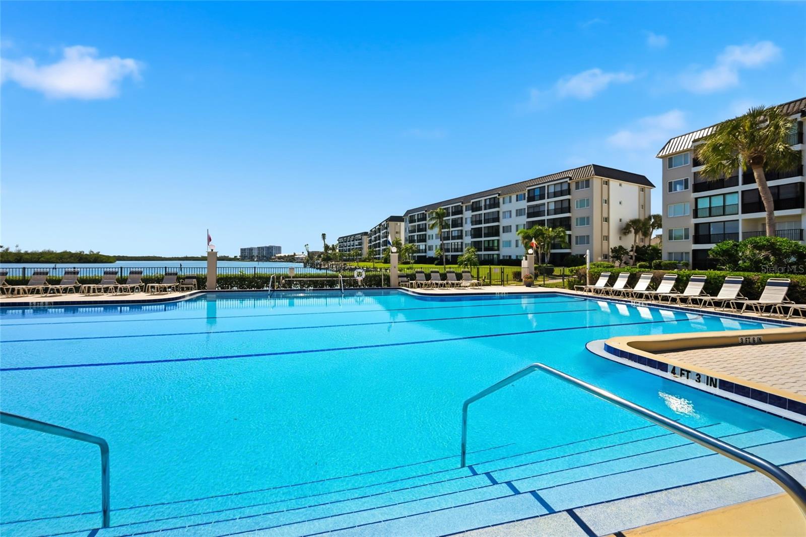 Image 52 of 82 For 8977 Midnight Pass Road 223