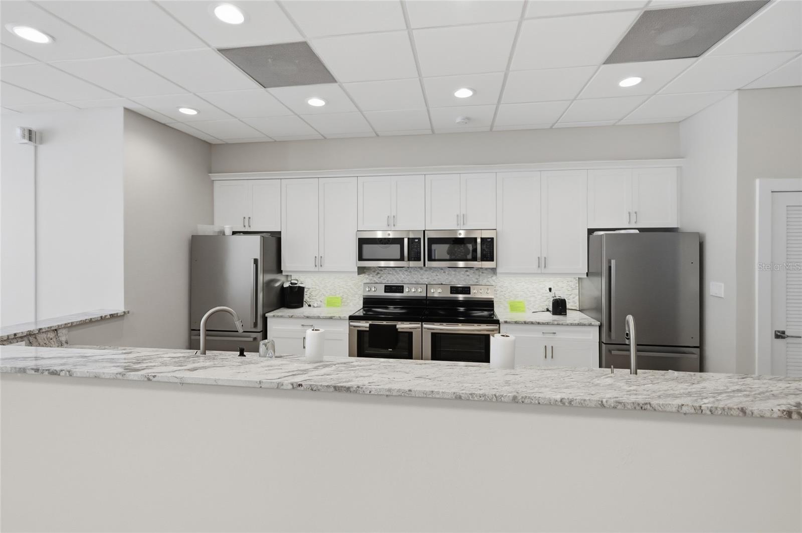 Image 60 of 82 For 8977 Midnight Pass Road 223