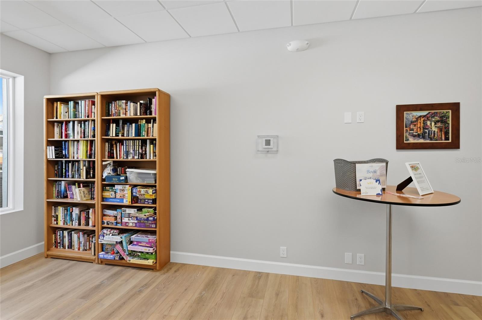 Image 65 of 82 For 8977 Midnight Pass Road 223