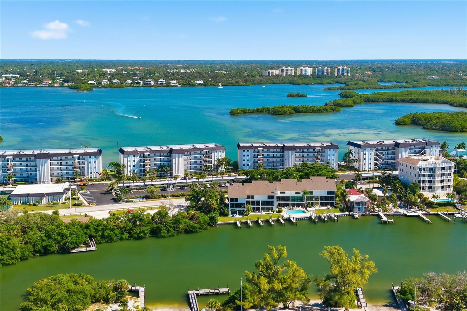 Image 67 of 82 For 8977 Midnight Pass Road 223