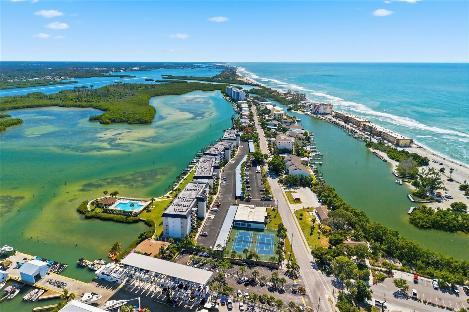 Image 73 of 82 For 8977 Midnight Pass Road 223