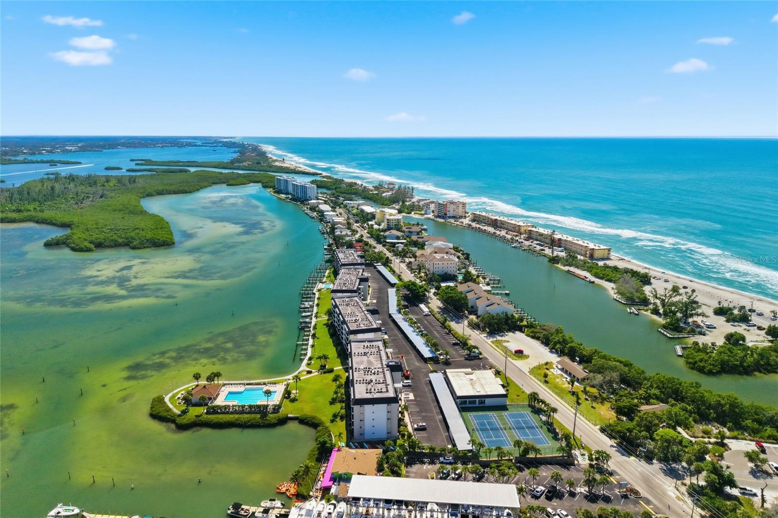 Image 74 of 82 For 8977 Midnight Pass Road 223