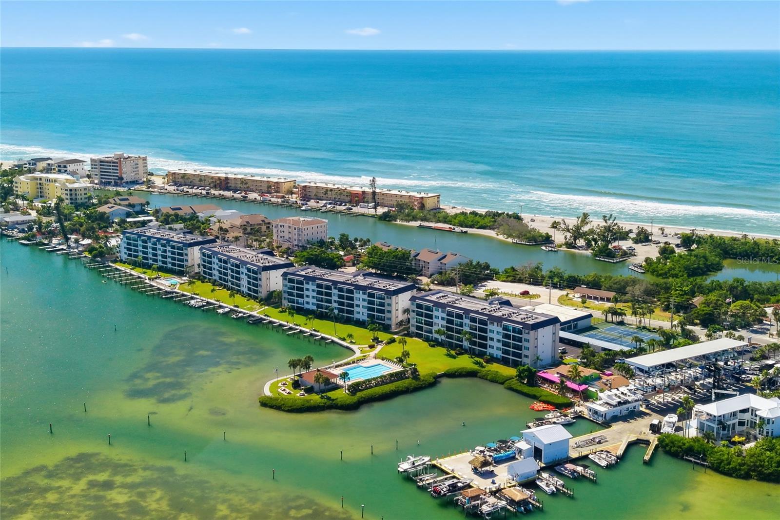 Image 77 of 82 For 8977 Midnight Pass Road 223