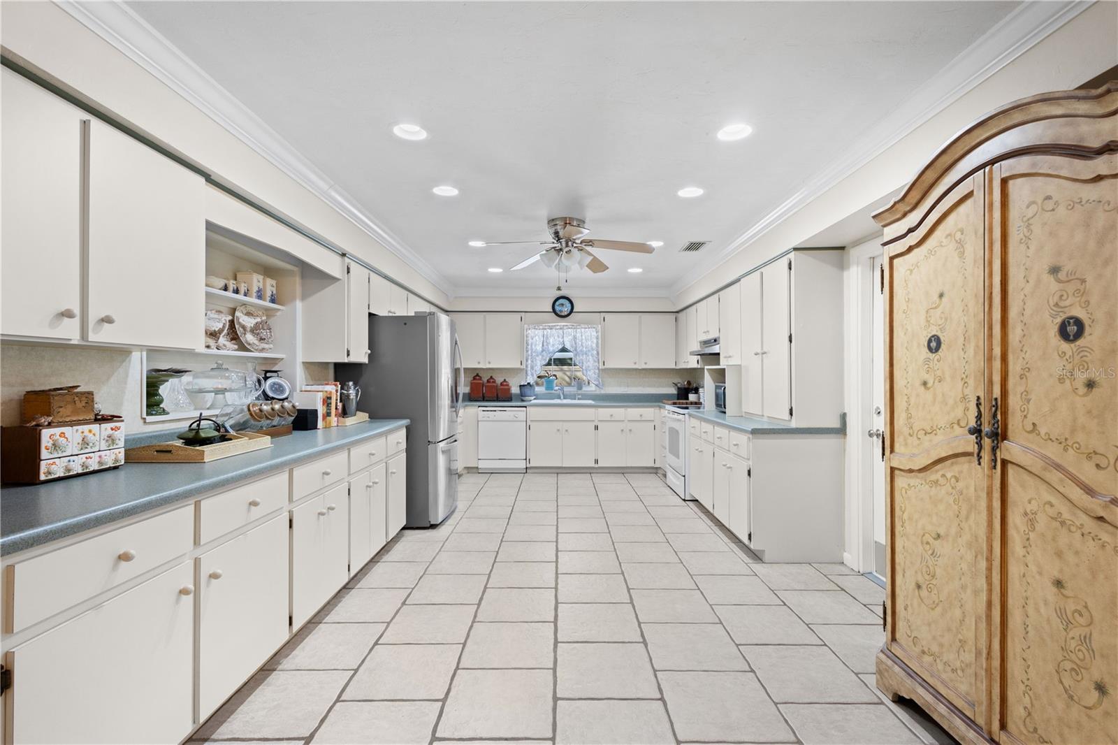 Image 10 of 37 For 3411 Davis Street