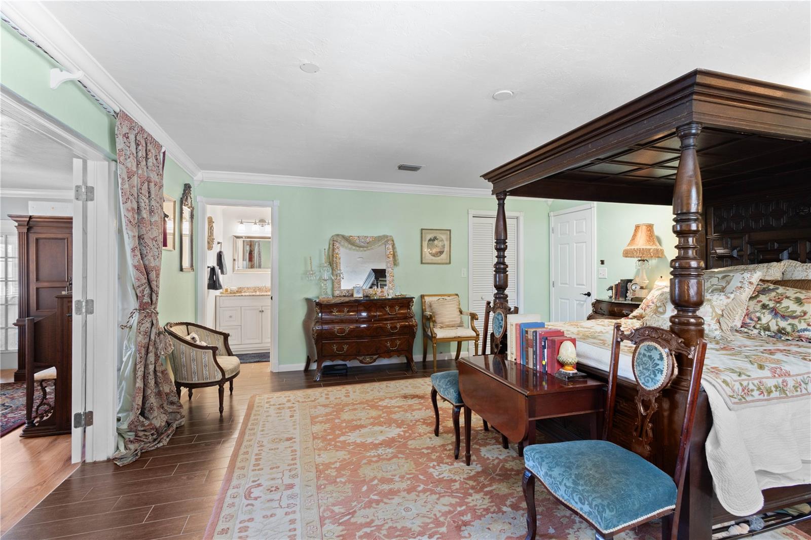 Image 17 of 37 For 3411 Davis Street