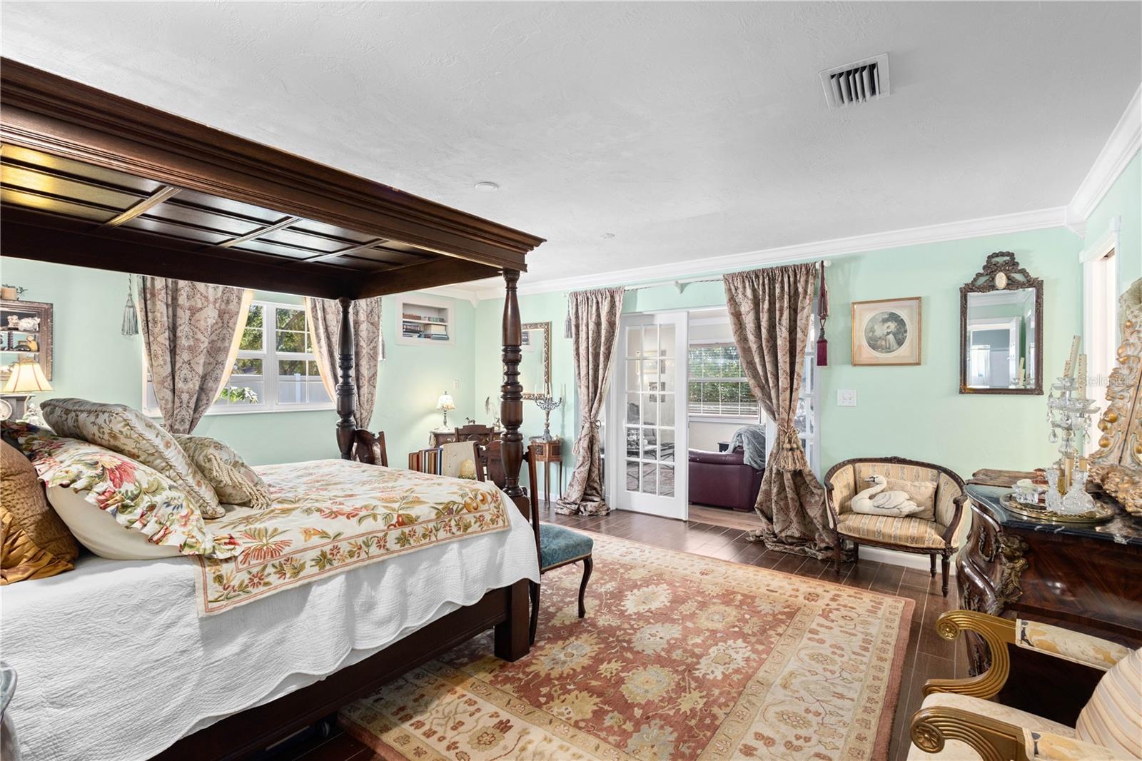 Image 18 of 37 For 3411 Davis Street