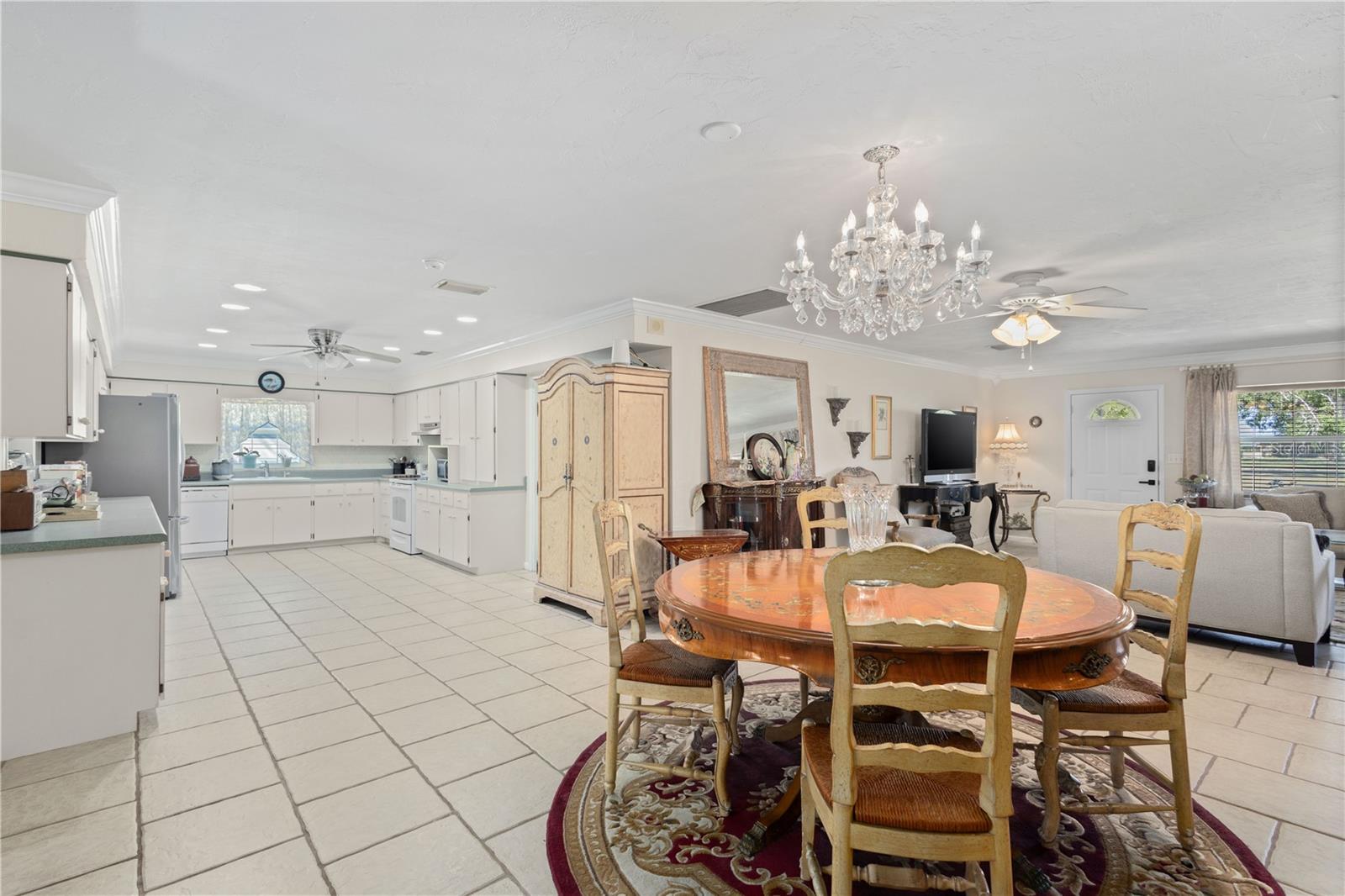 Image 9 of 37 For 3411 Davis Street