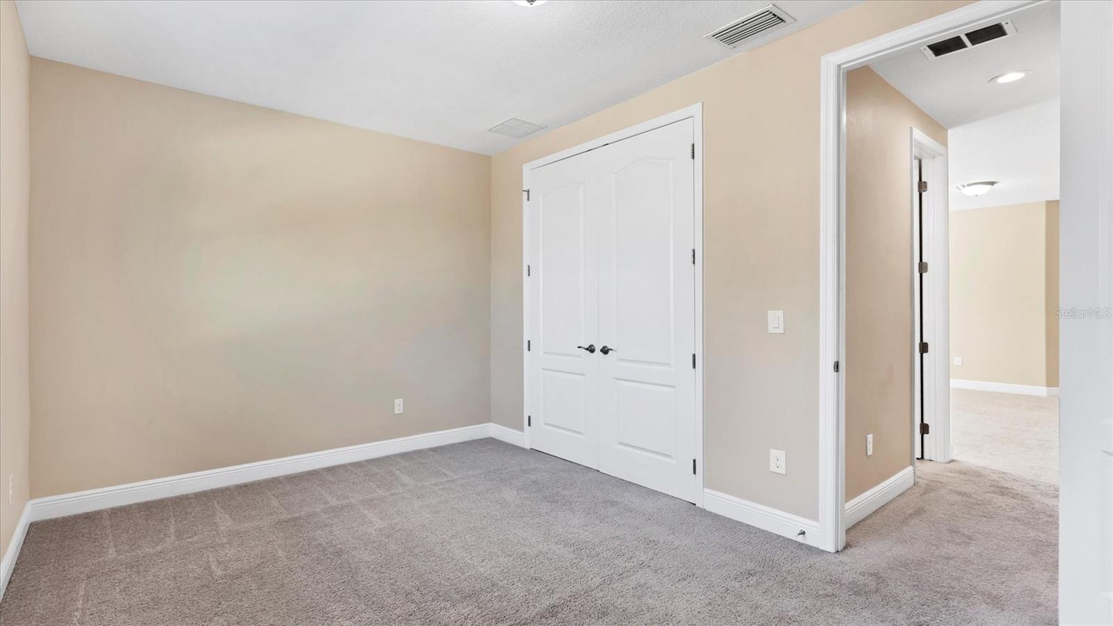 Image 33 of 59 For 5727 Title Row Drive