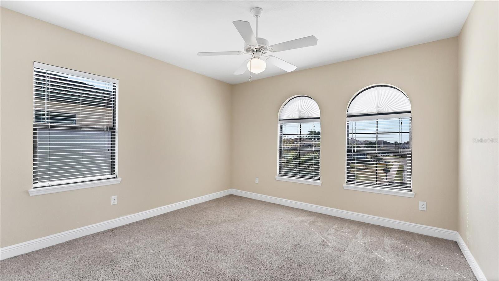 Image 35 of 59 For 5727 Title Row Drive