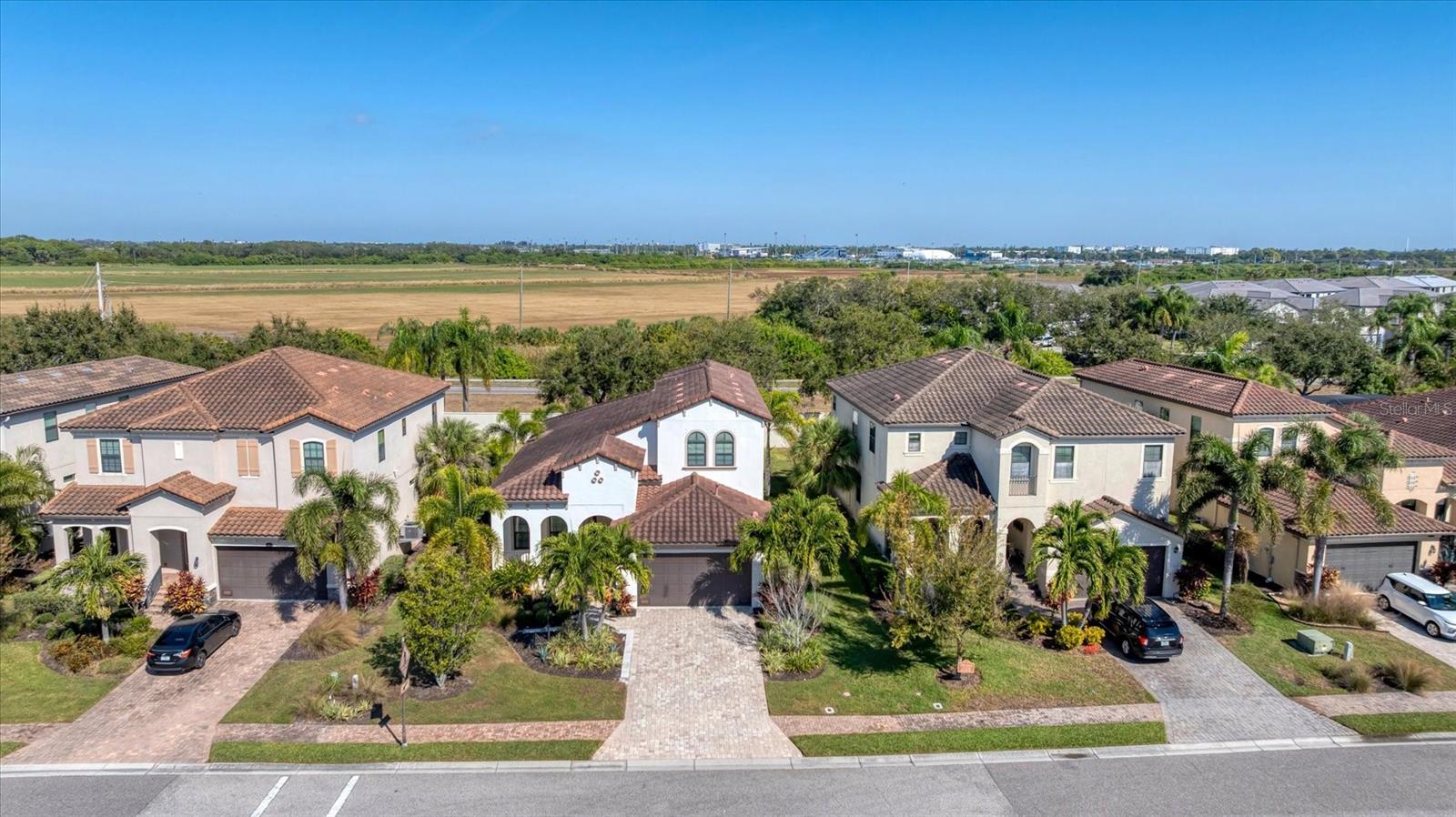 Image 4 of 59 For 5727 Title Row Drive