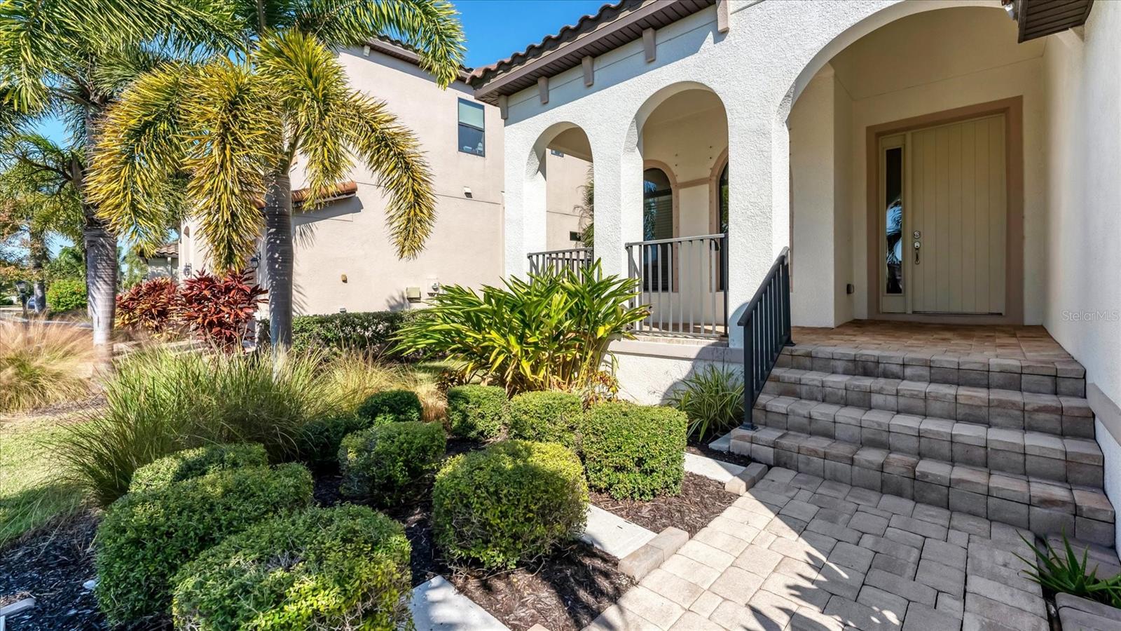 Image 7 of 59 For 5727 Title Row Drive