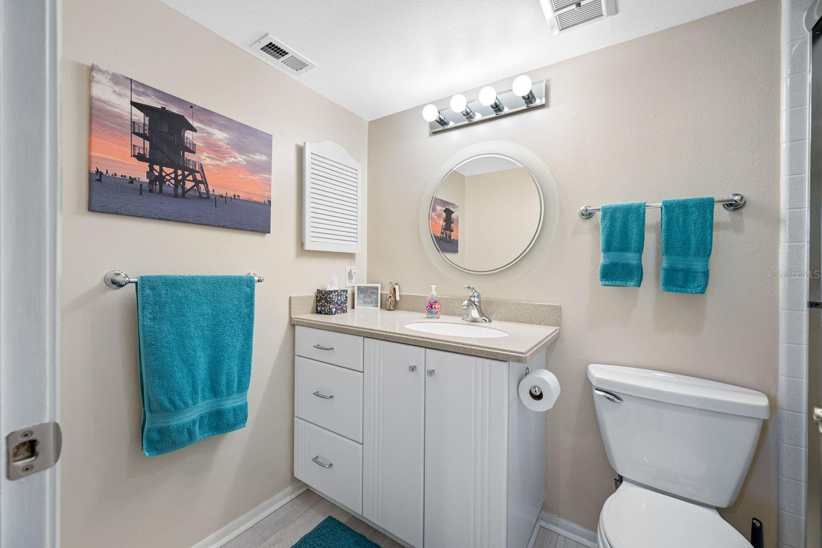 Image 11 of 48 For 703 Oakview Drive 703