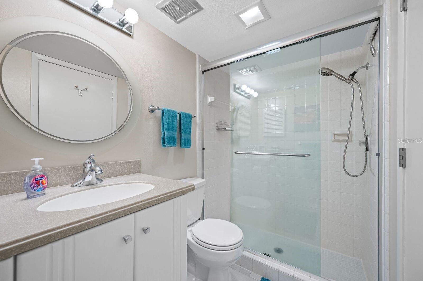 Image 12 of 48 For 703 Oakview Drive 703