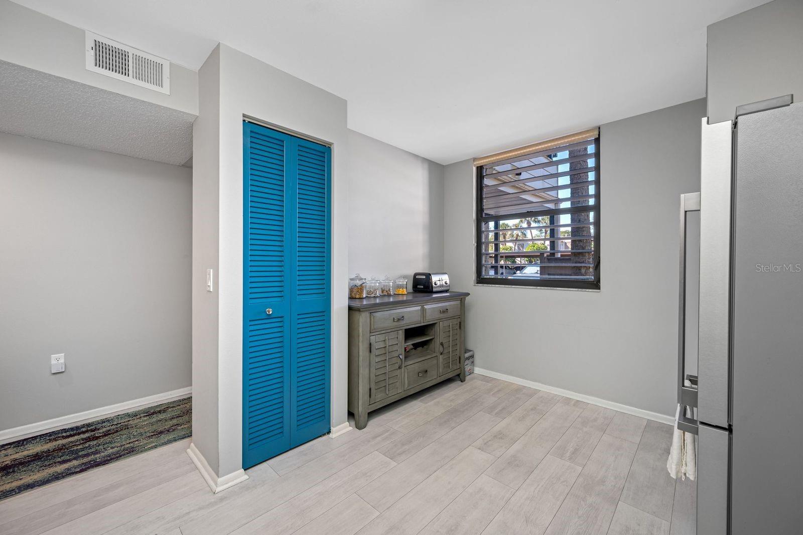 Image 15 of 48 For 703 Oakview Drive 703