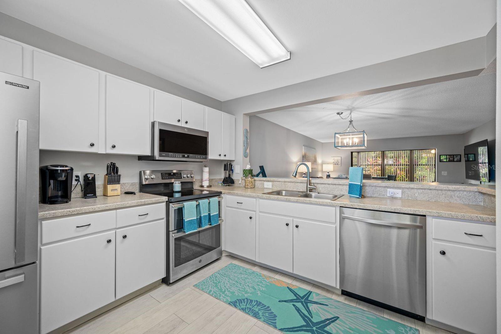 Image 16 of 48 For 703 Oakview Drive 703