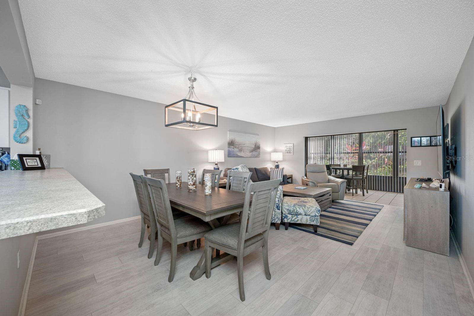 Image 17 of 48 For 703 Oakview Drive 703