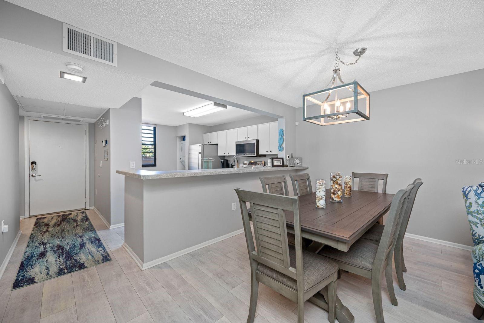 Image 18 of 48 For 703 Oakview Drive 703