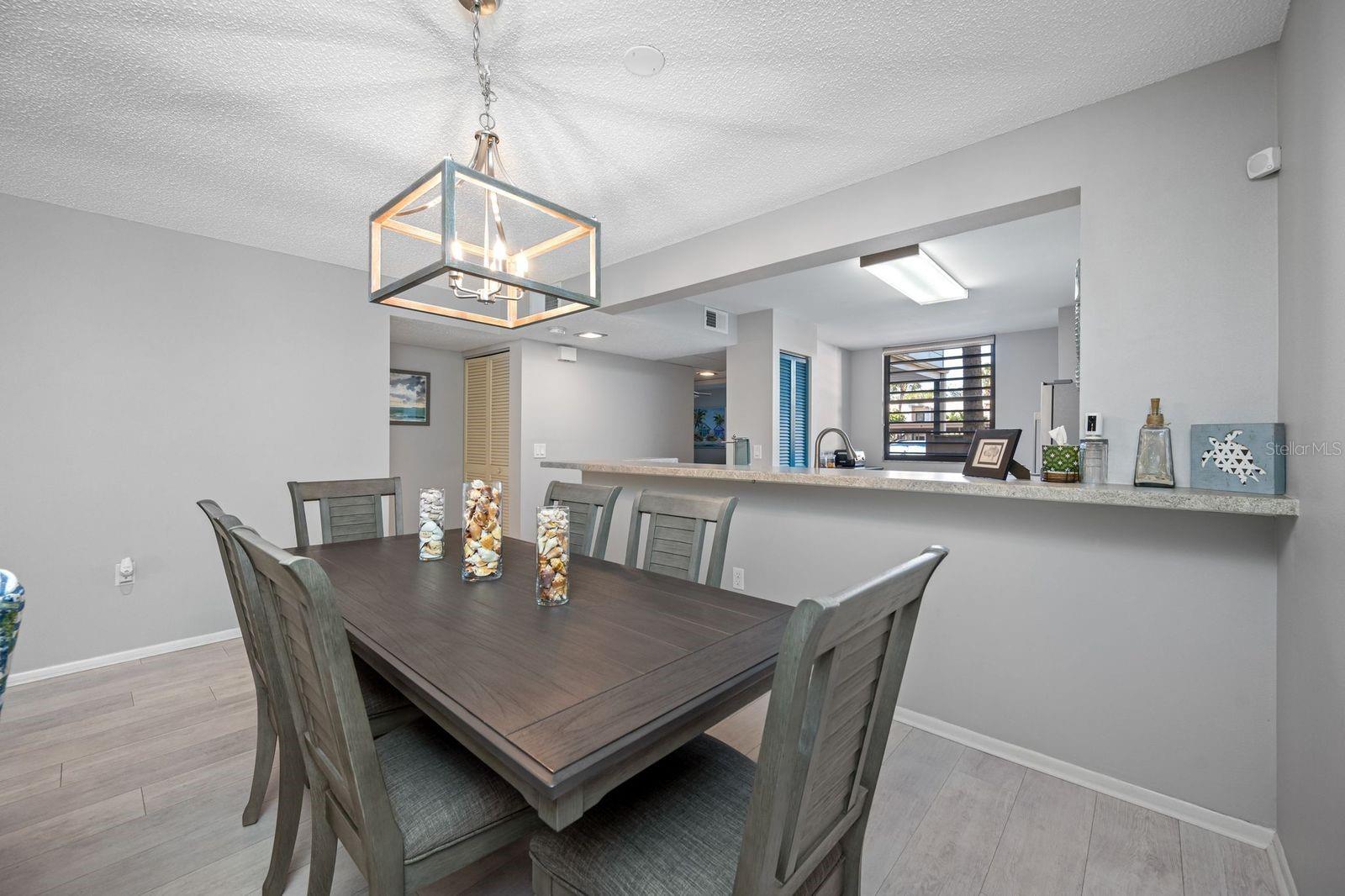 Image 19 of 48 For 703 Oakview Drive 703