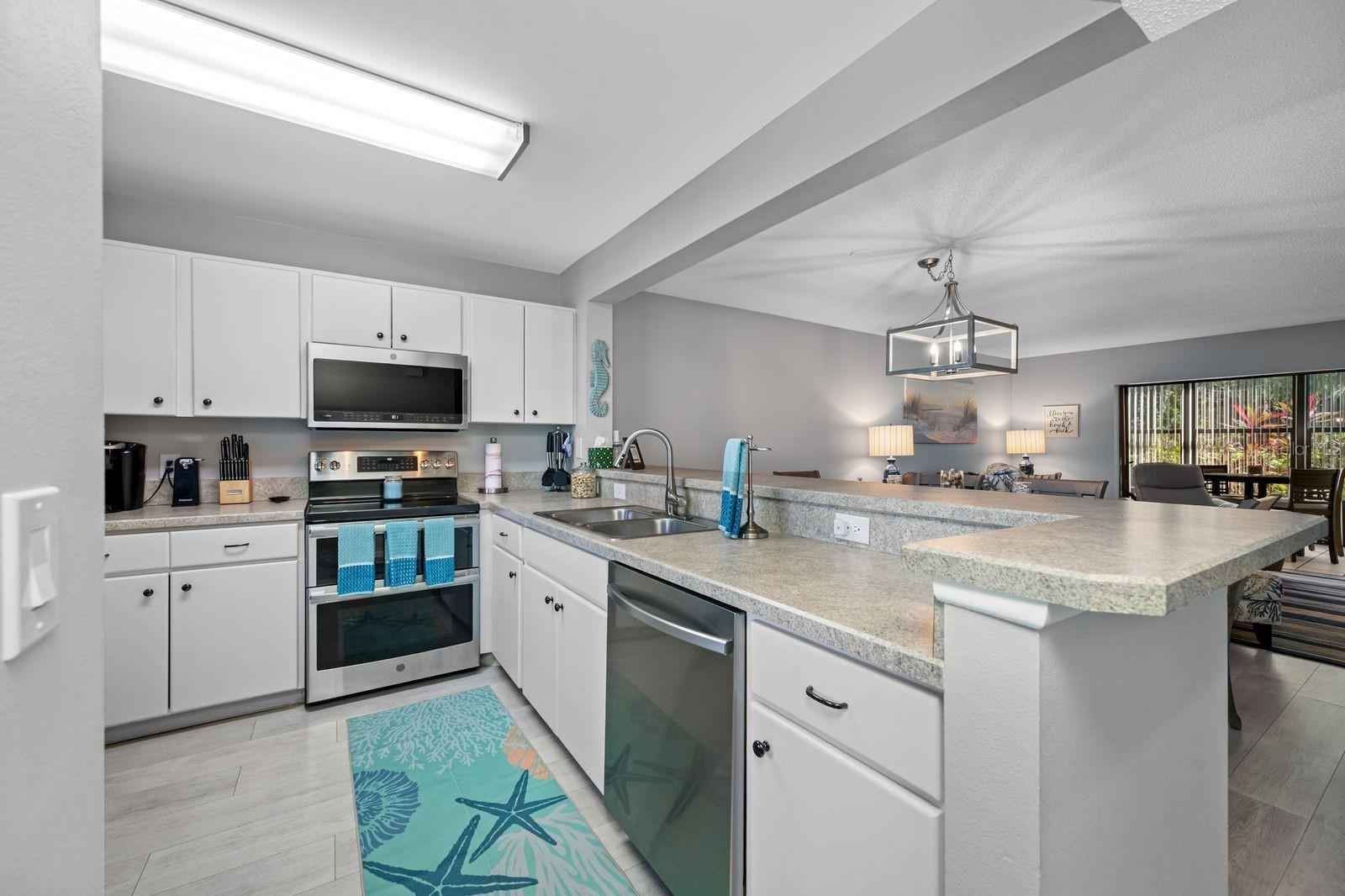 Image 2 of 48 For 703 Oakview Drive 703