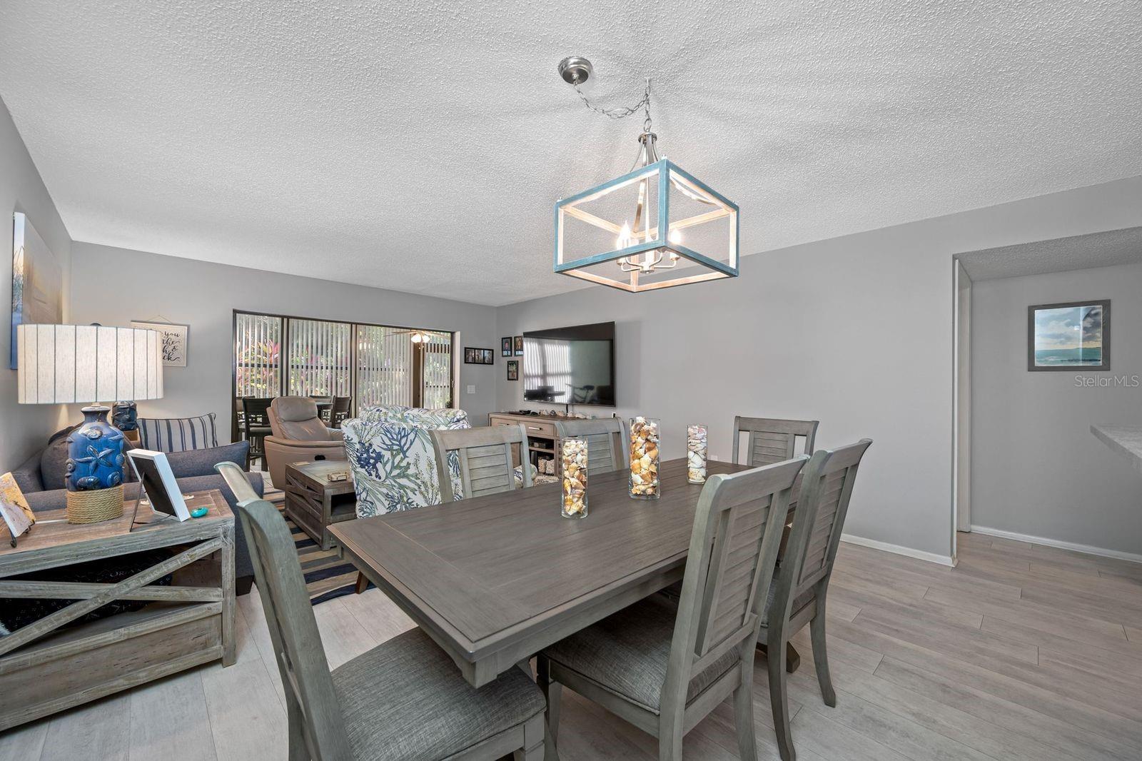 Image 20 of 48 For 703 Oakview Drive 703