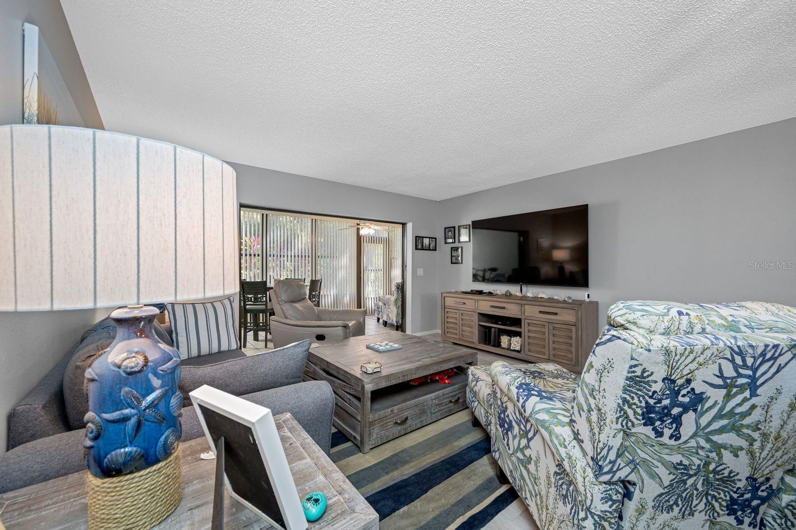 Image 22 of 48 For 703 Oakview Drive 703