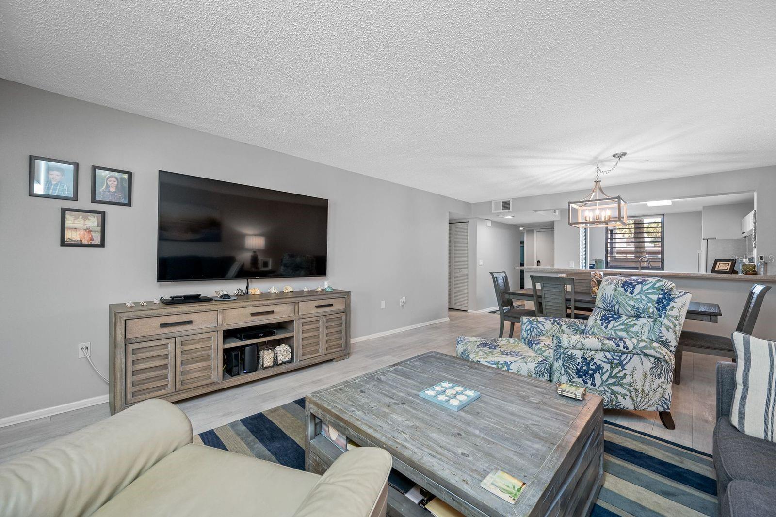 Image 24 of 48 For 703 Oakview Drive 703