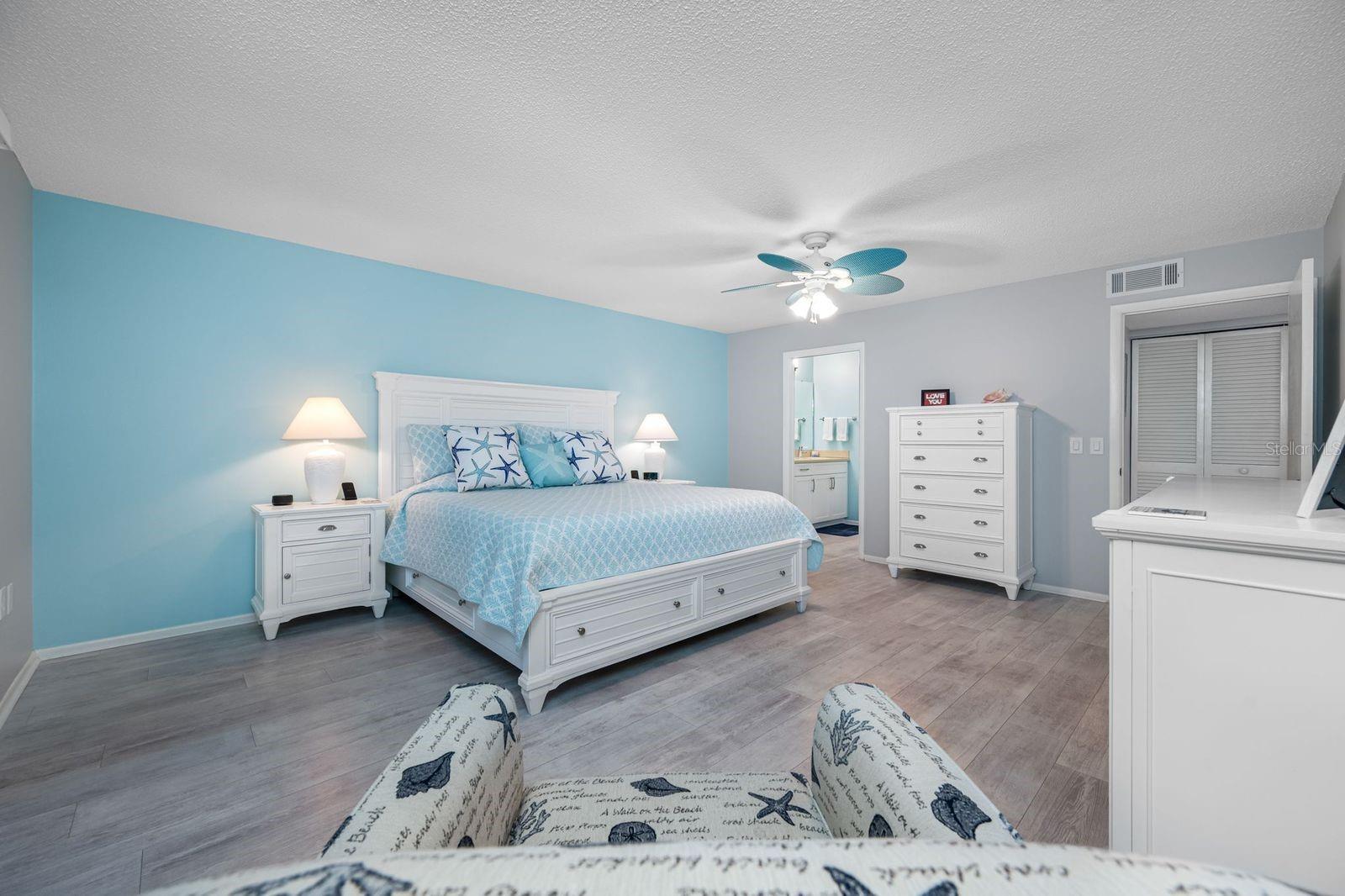 Image 25 of 48 For 703 Oakview Drive 703