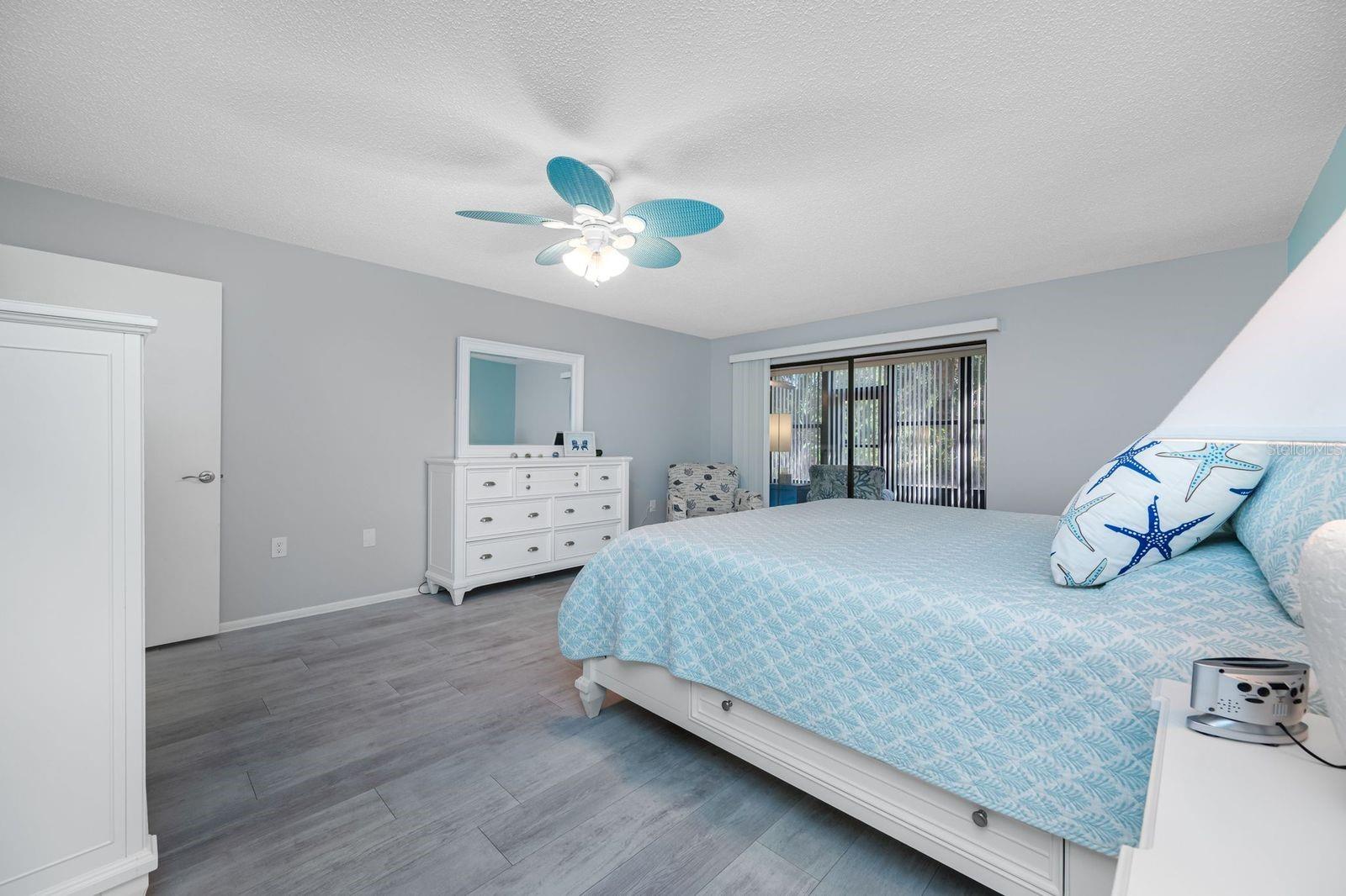 Image 26 of 48 For 703 Oakview Drive 703