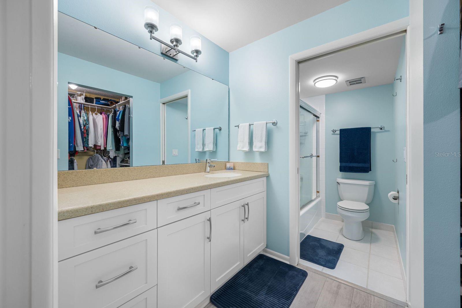 Image 28 of 48 For 703 Oakview Drive 703