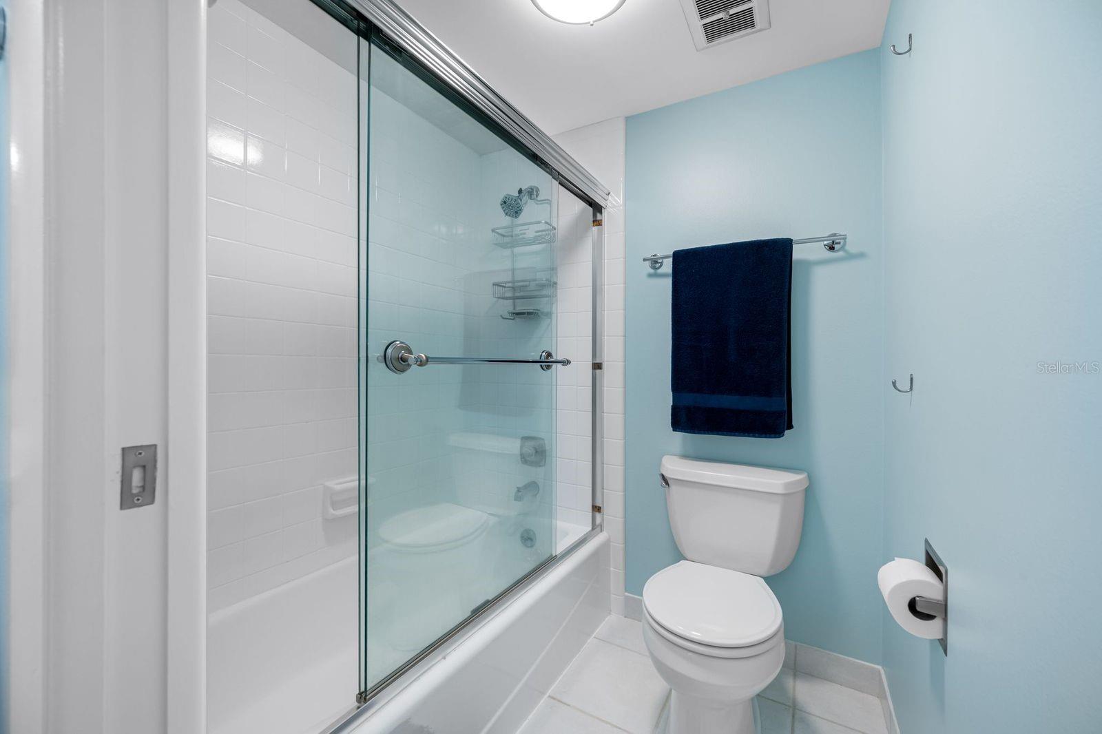 Image 29 of 48 For 703 Oakview Drive 703