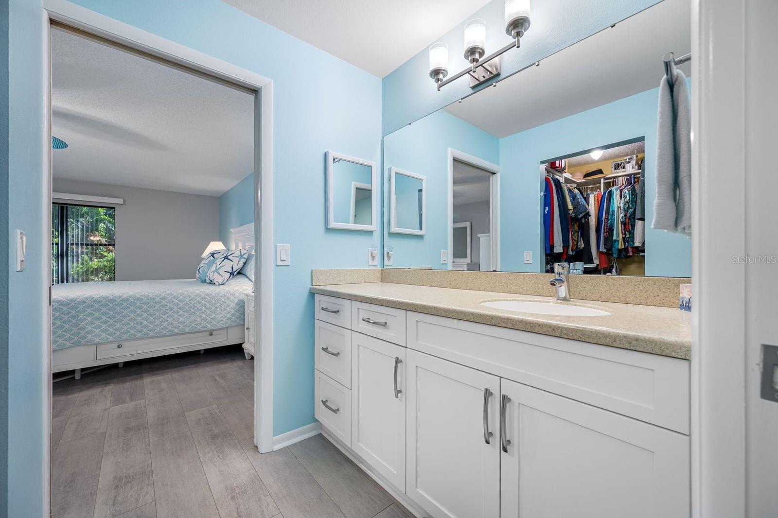 Image 31 of 48 For 703 Oakview Drive 703