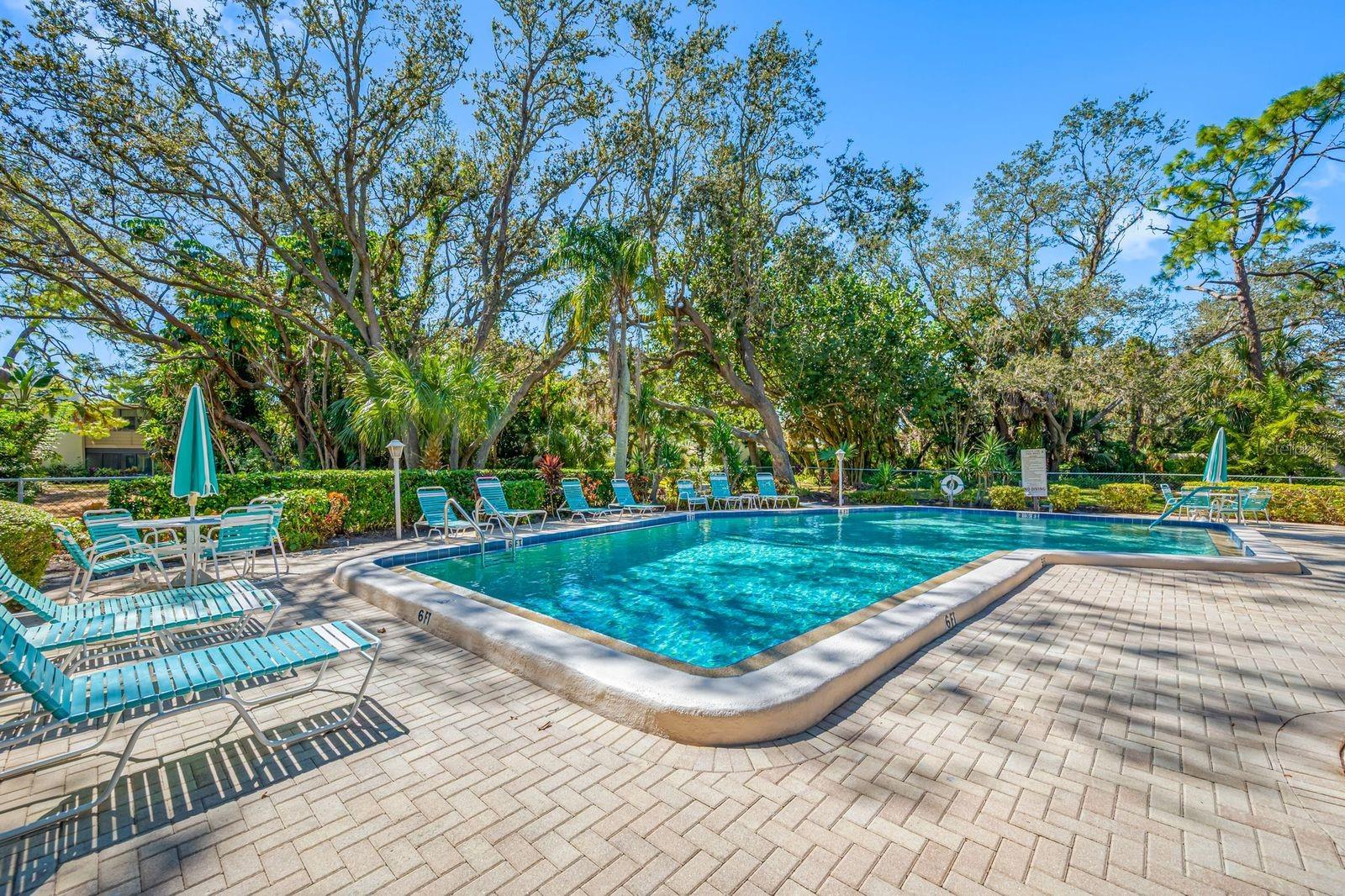 Image 39 of 48 For 703 Oakview Drive 703