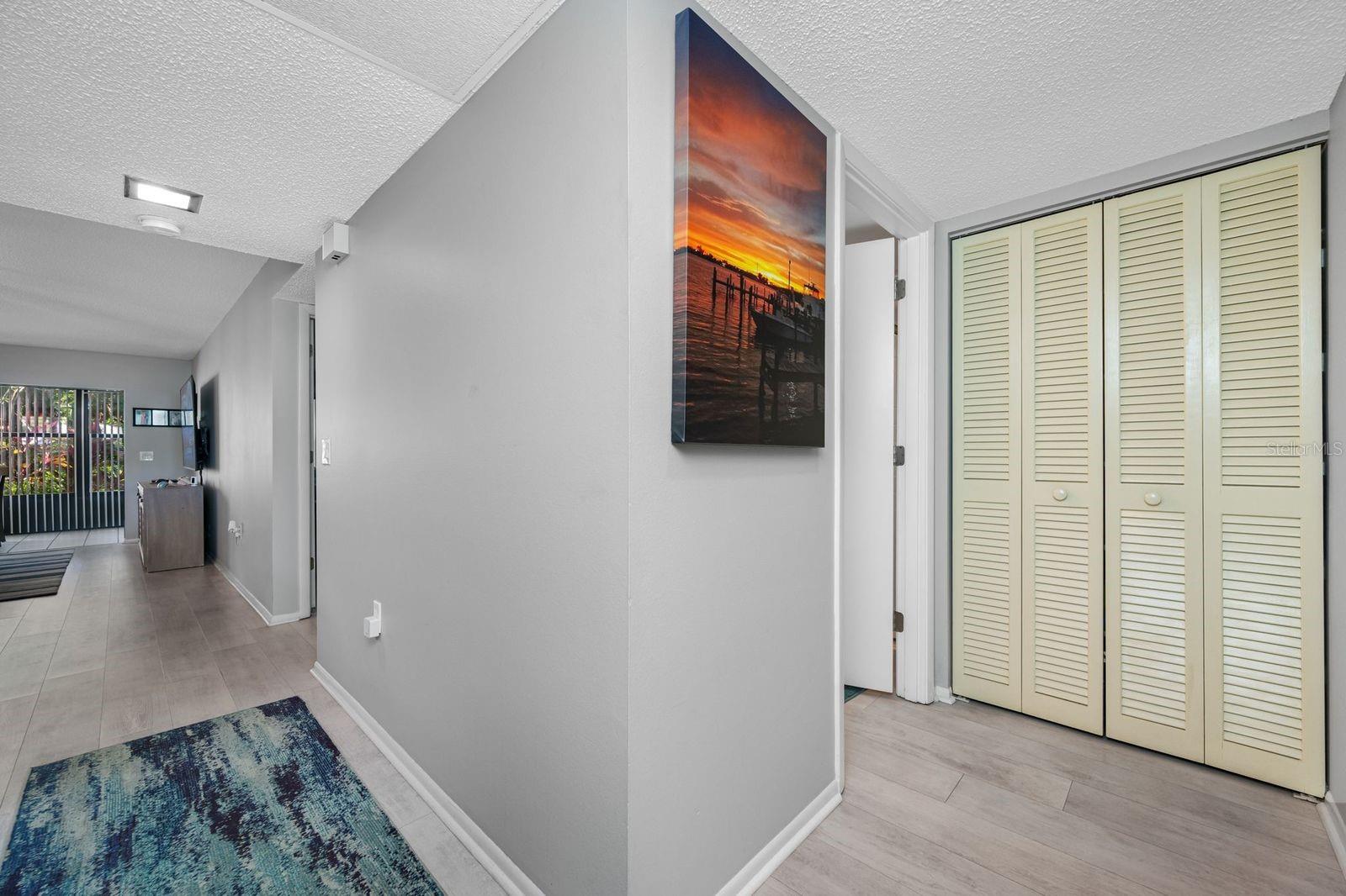 Image 7 of 48 For 703 Oakview Drive 703