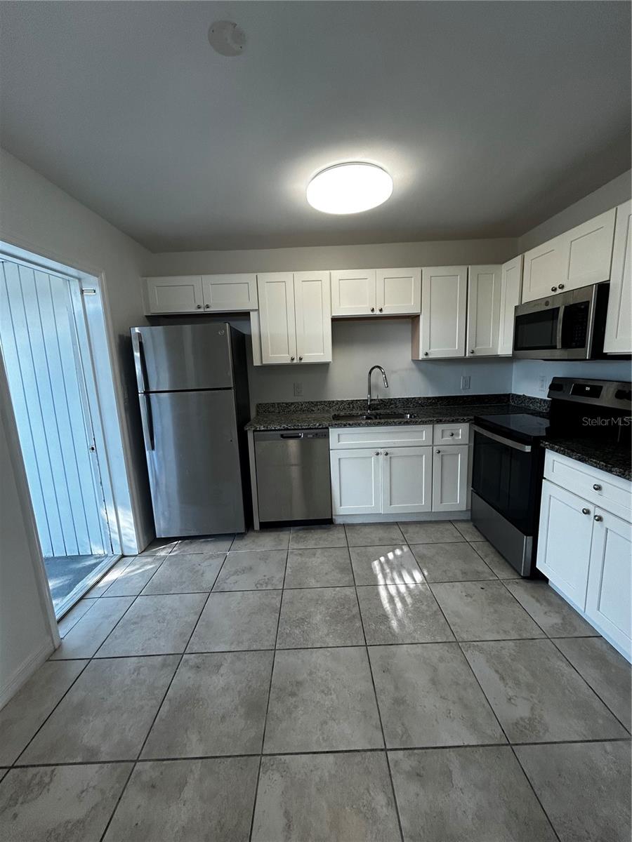 Image 2 of 7 For 1984 East Avenue