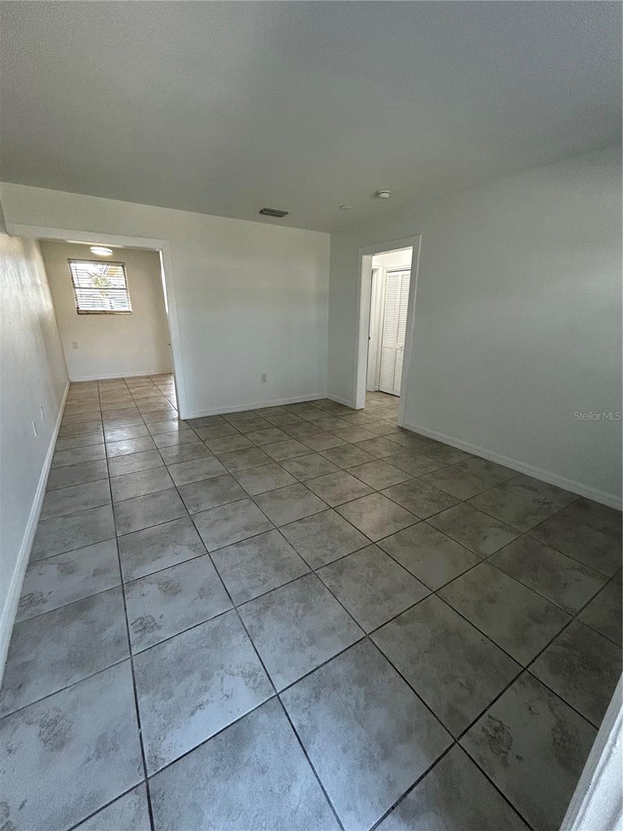 Image 3 of 7 For 1984 East Avenue